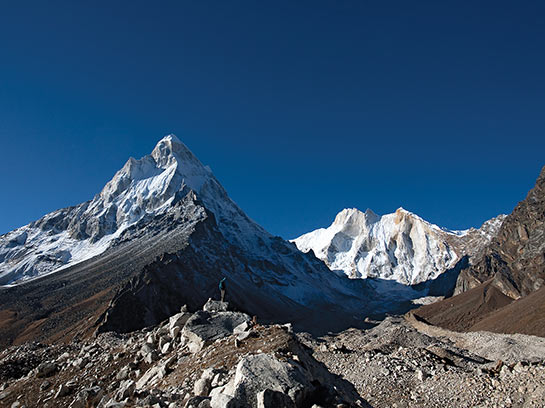 Vue sur le Shilling 6543 m et le Meru 6660 m © Mario Colonel