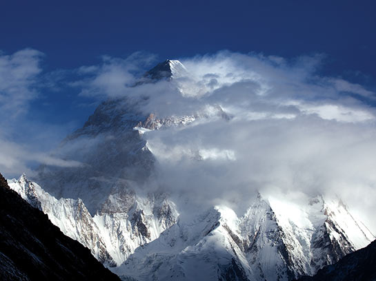 Le K2 8611 m depuis Concordia © Mario Colonel