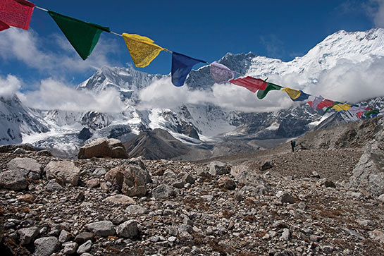 En montant aux lacs Karts, vue fabuleuse sur le Lhotse et l’Everest © Mario Colonel
